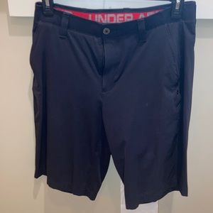 Men’s under Armour black shorts.